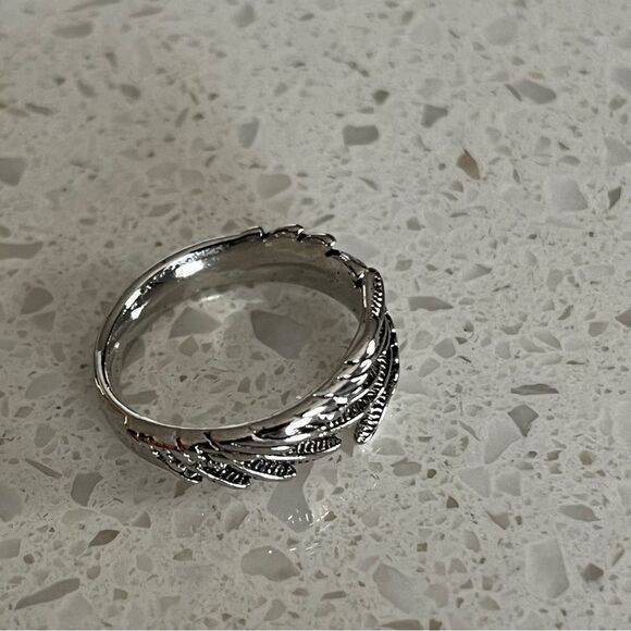 Stainless Steel Fashionable Wing Design open Cuff Ring - Picture 7 of 10